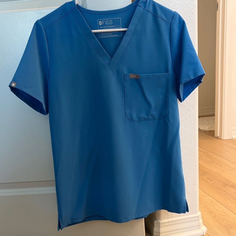 Figs Capri Blue Catarina scrub top